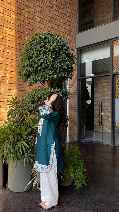 Nayaab Emerald Elegance 2-PC SUIT