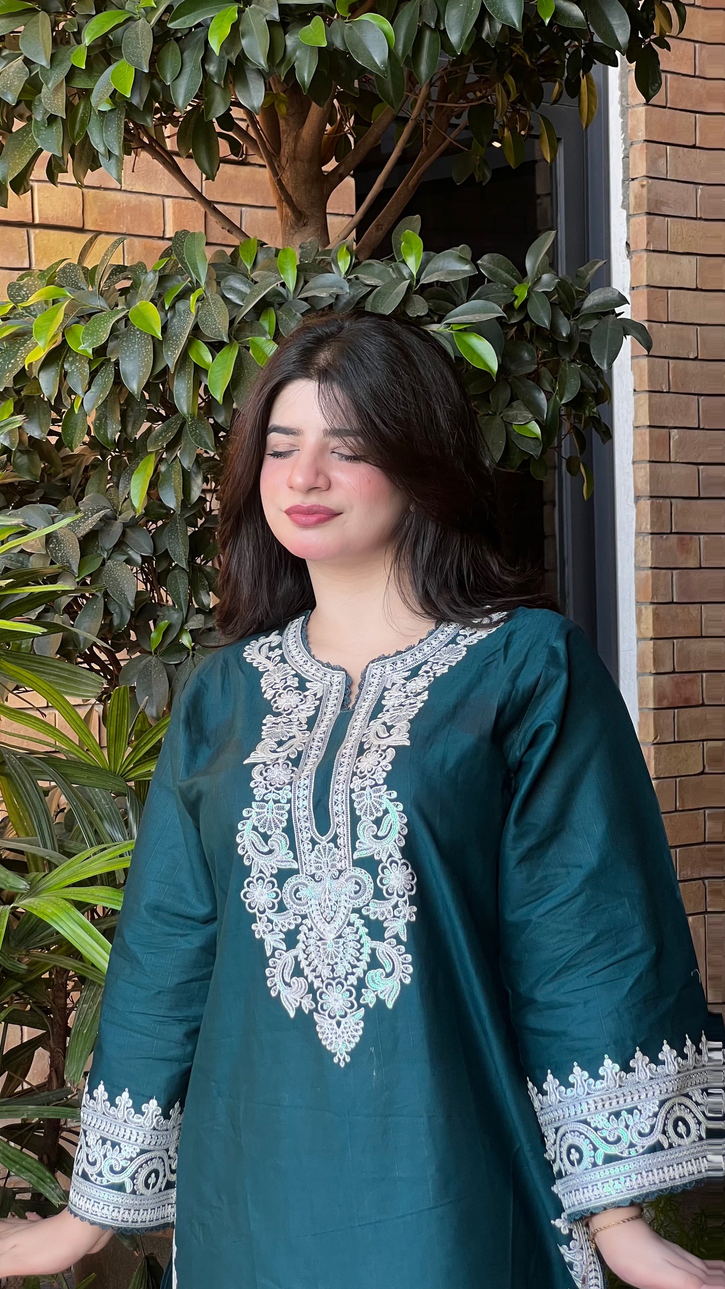 Nayaab Emerald Elegance 2-PC SUIT