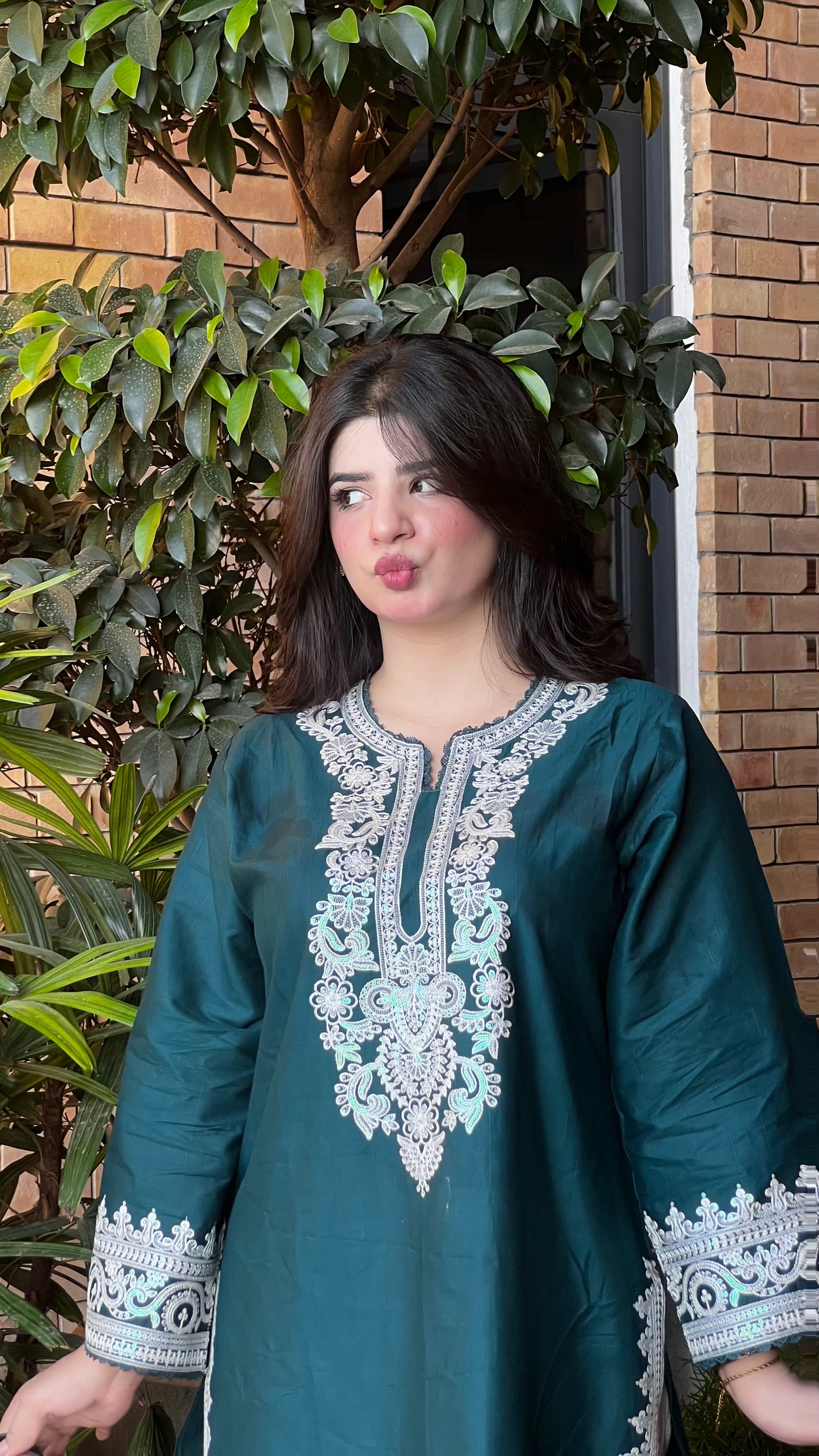 Nayaab Emerald Elegance 2-PC SUIT