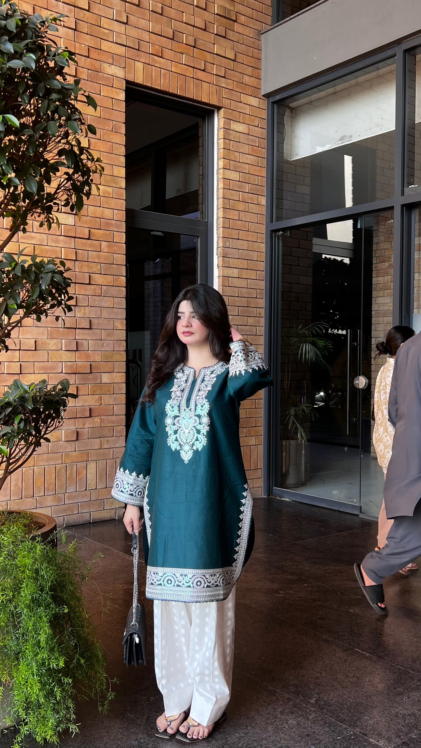 Nayaab Emerald Elegance 2-PC SUIT